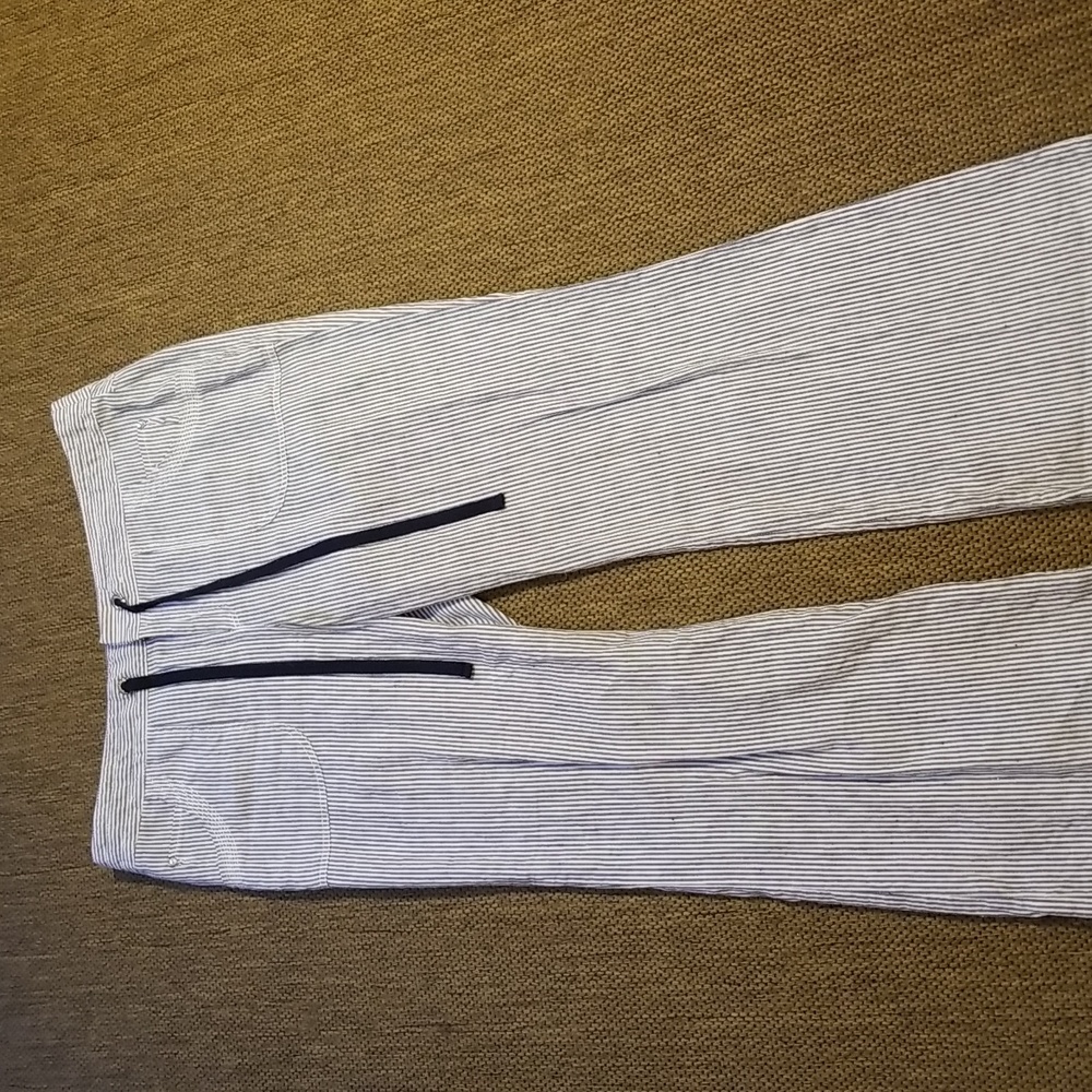 Great condition, flattering, linen pants,14